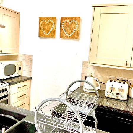 Falcon Retreat Whitby Villa Екстериор снимка
