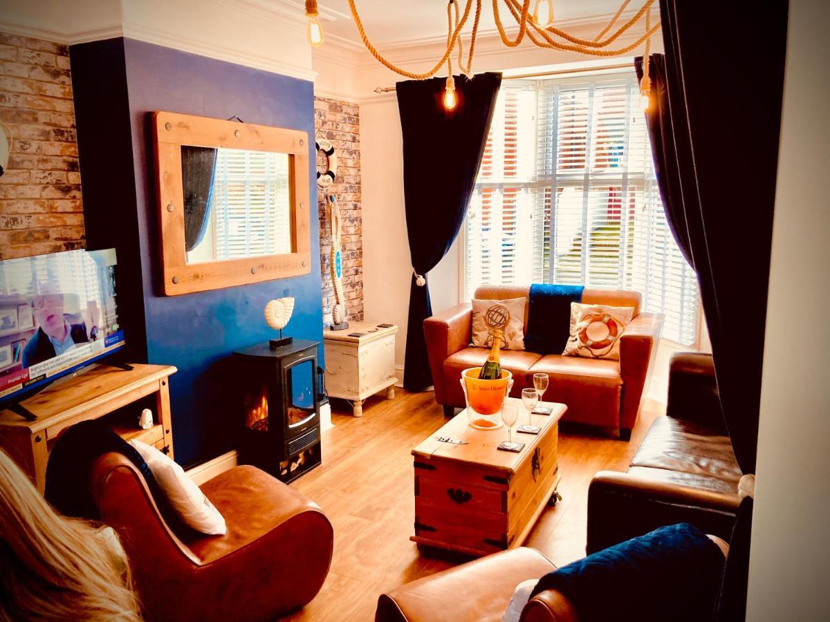 Falcon Retreat Whitby Villa Екстериор снимка