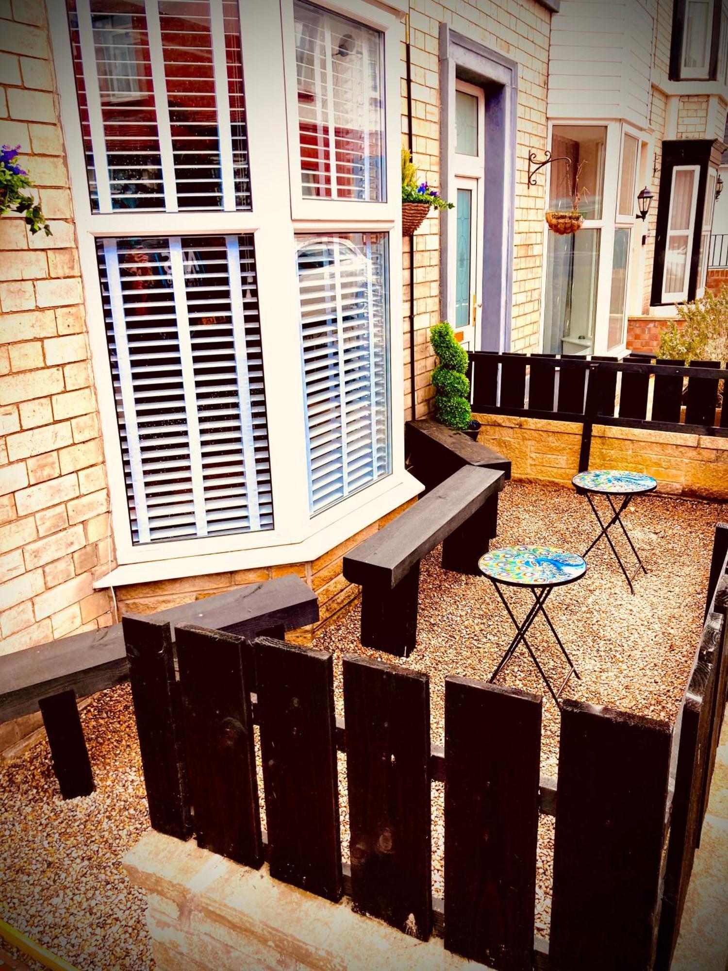 Falcon Retreat Whitby Villa Екстериор снимка