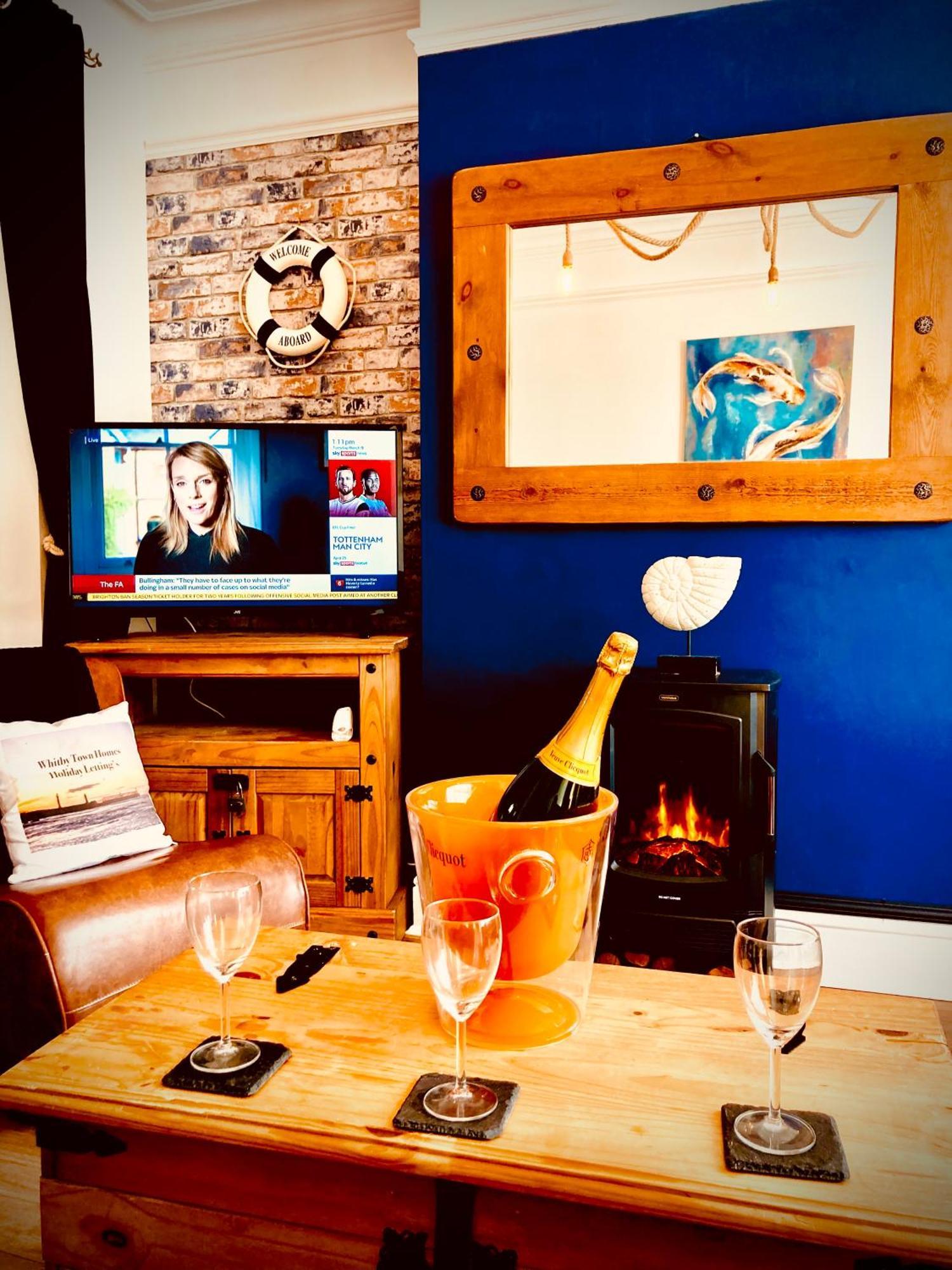 Falcon Retreat Whitby Villa Екстериор снимка
