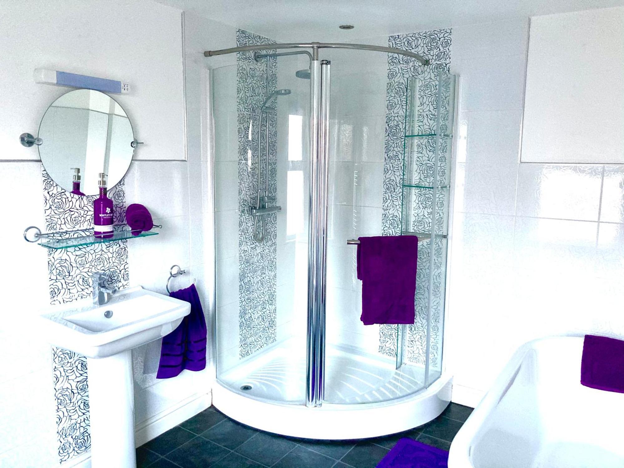 Falcon Retreat Whitby Villa Екстериор снимка