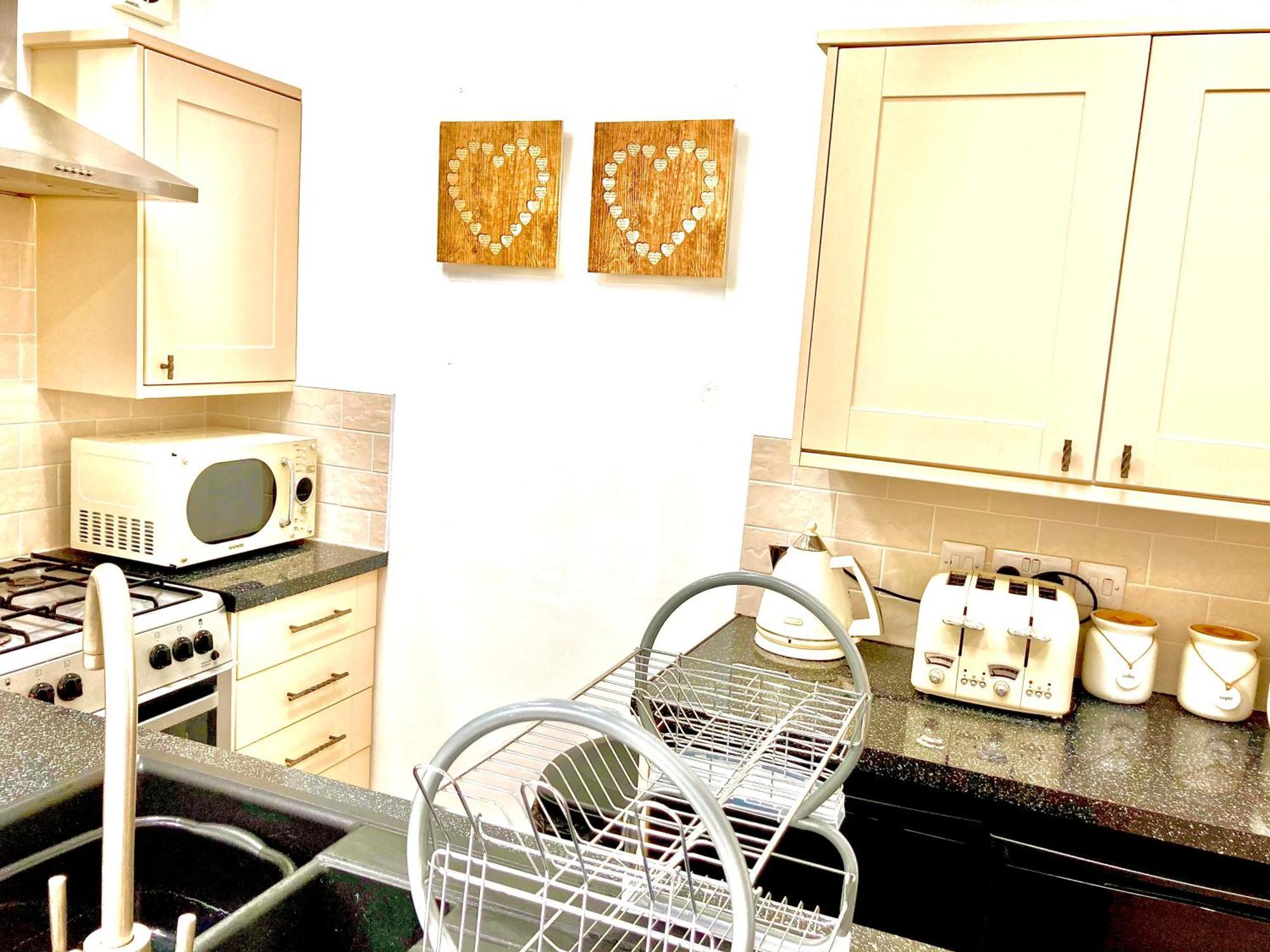 Falcon Retreat Whitby Villa Екстериор снимка